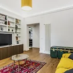 Upscale Urban Apartment By Wonderful Italy
