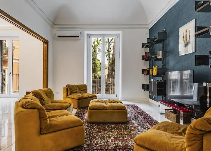 Upscale Urban Apartment By Wonderful Italy