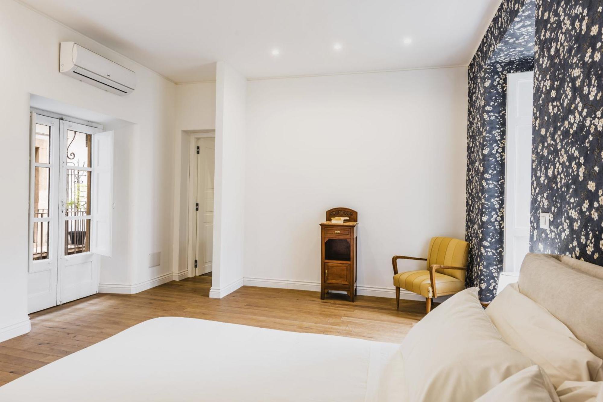Upscale Urban By Wonderful Italy * Aeroporto di Catania Fontana Rossa